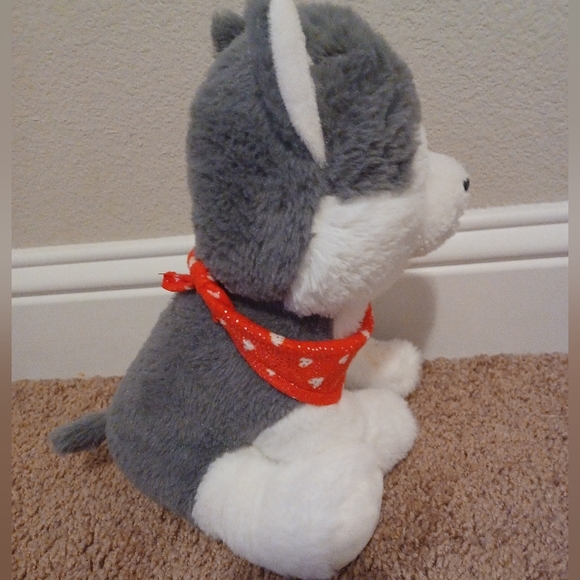 Small dog stuffy with heart bandana around neck - Picture 4 of 4